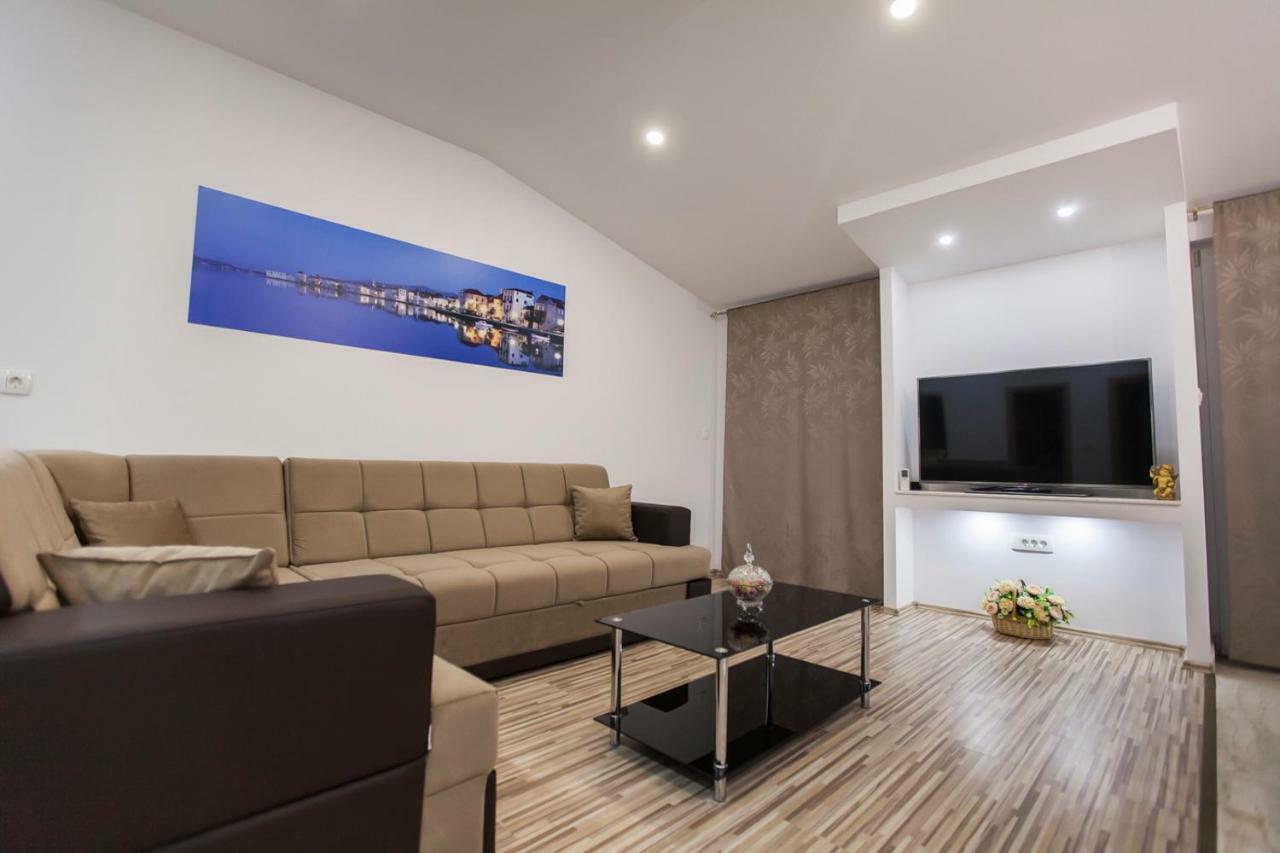 Apartment Dalmatia Kastela Exterior photo