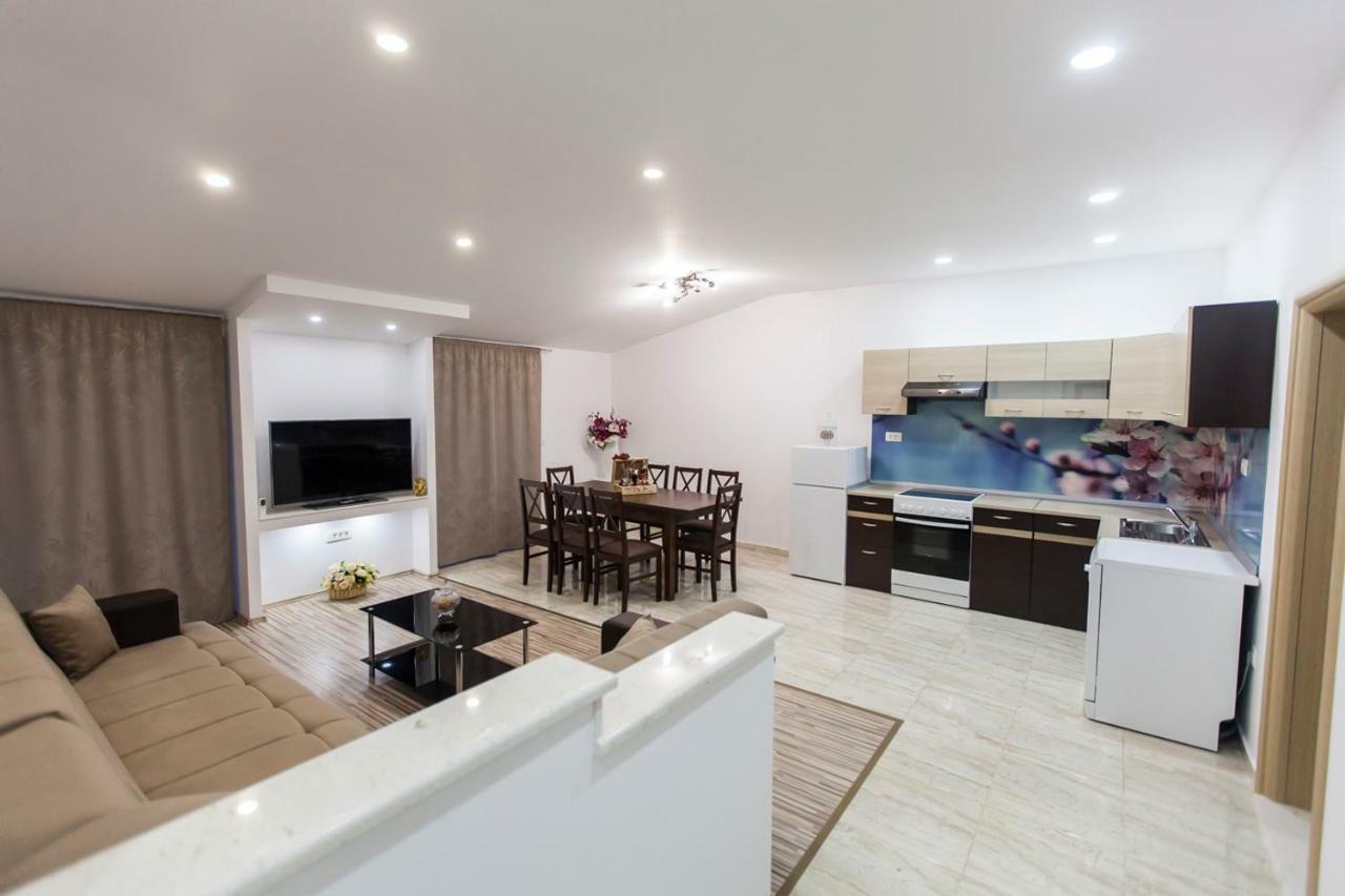 Apartment Dalmatia Kastela Exterior photo