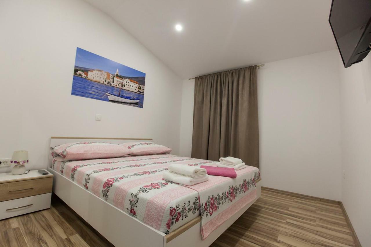 Apartment Dalmatia Kastela Exterior photo