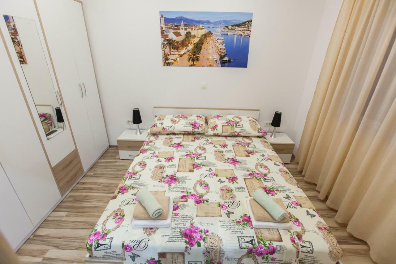 Apartment Dalmatia Kastela Exterior photo